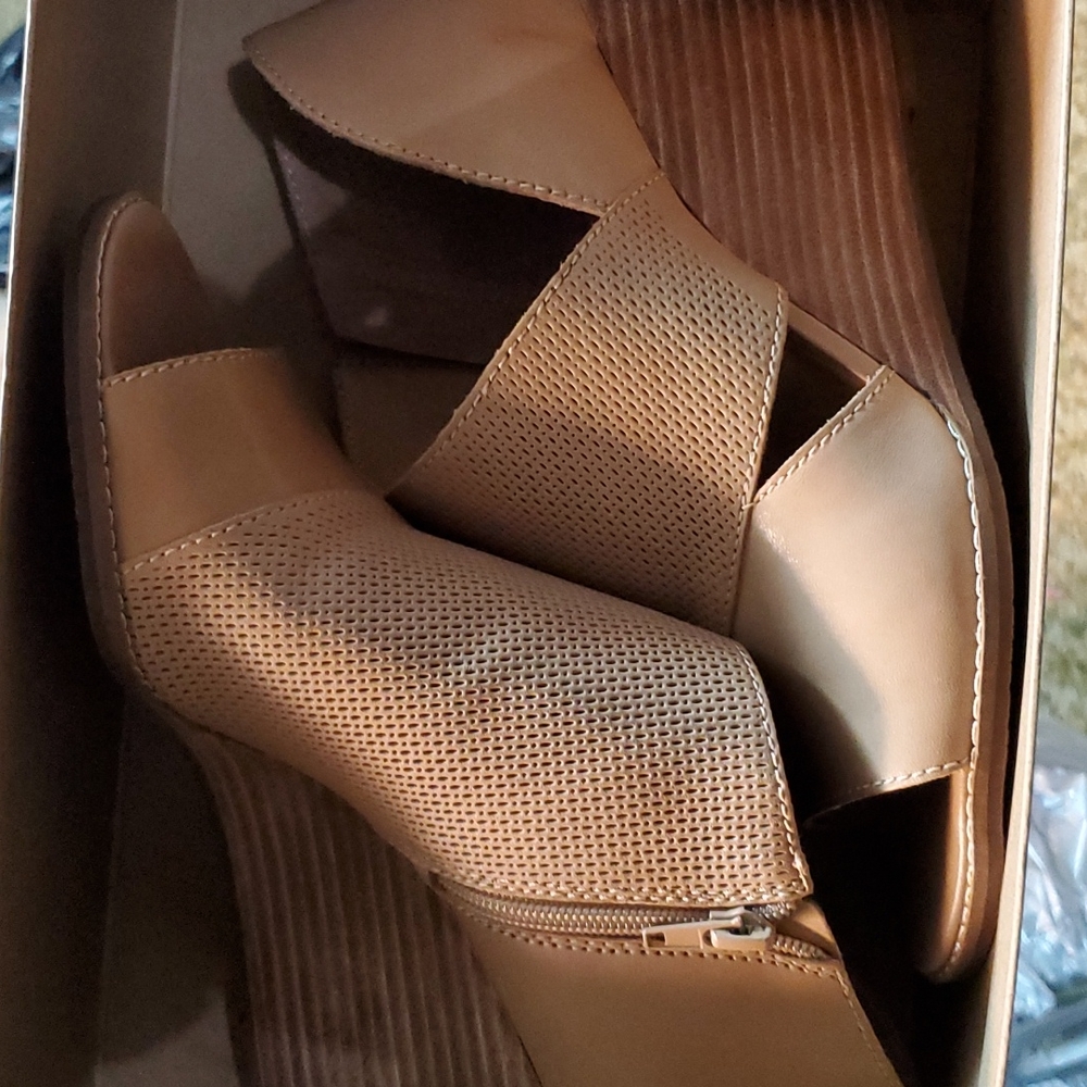 Open-toe booties - Picture 2 of 4